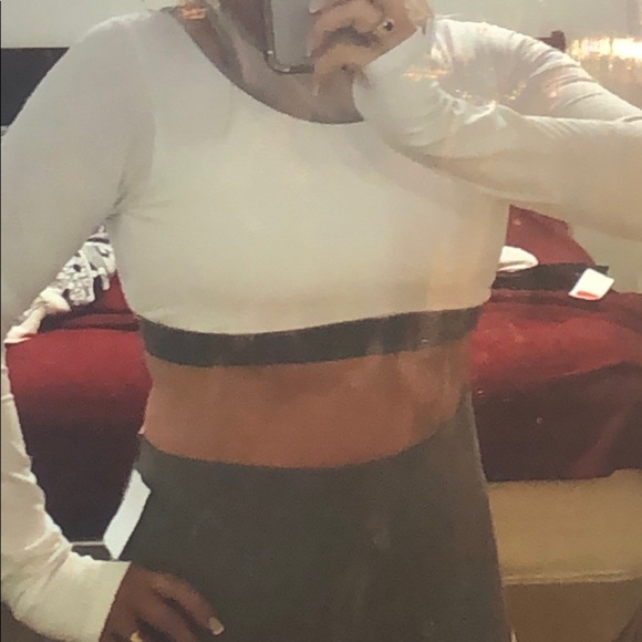 Performance Activewear cropped  top - Picture 4 of 4